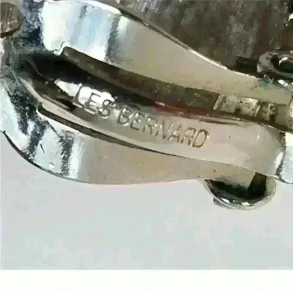 VINTAGE SPARKLING LES BERNARD SILVER TONE GLASS GEMS HALF HOOP CLIP ON EARRINGS - Picture 14 of 16